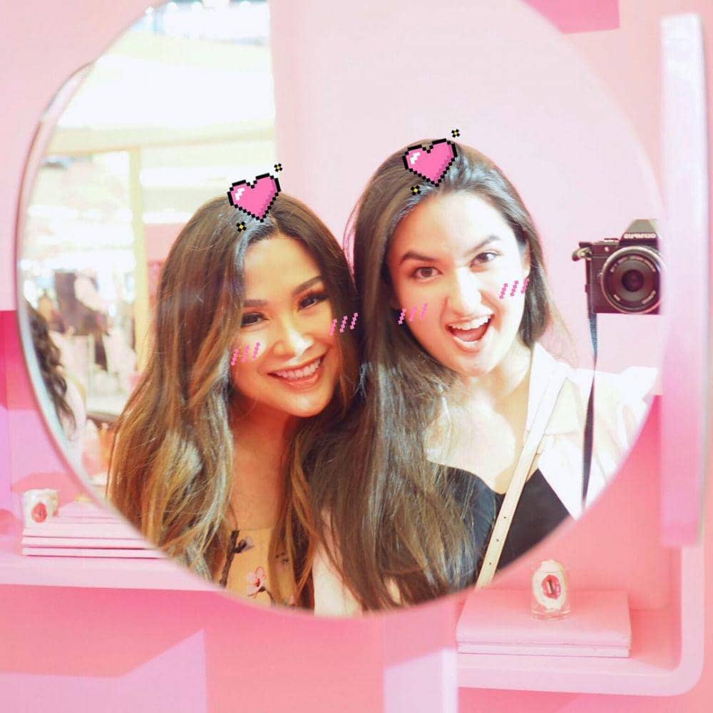 instagram.com/stephaniepoetri