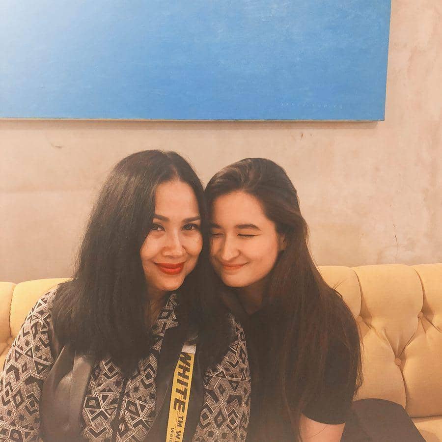 instagram.com/stephaniepoetri