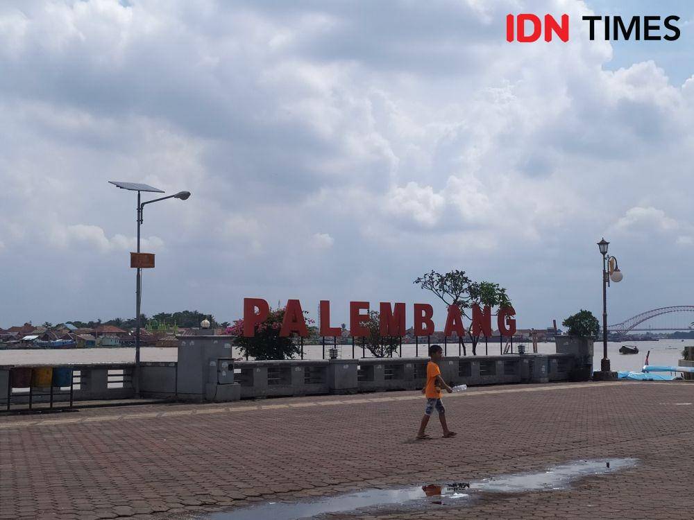 Suasana Kota Palembang di pelataran Benteng Kuto Besak (BKB) (IDN Times/Feny Maulia Agustin)