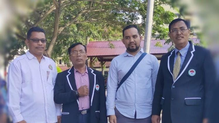 Korban (kemeja abu-abu) beserta para pendampingnya saat memenuhi panggilan Dirkrimum Polda Aceh (IDN Times/Istimewa)