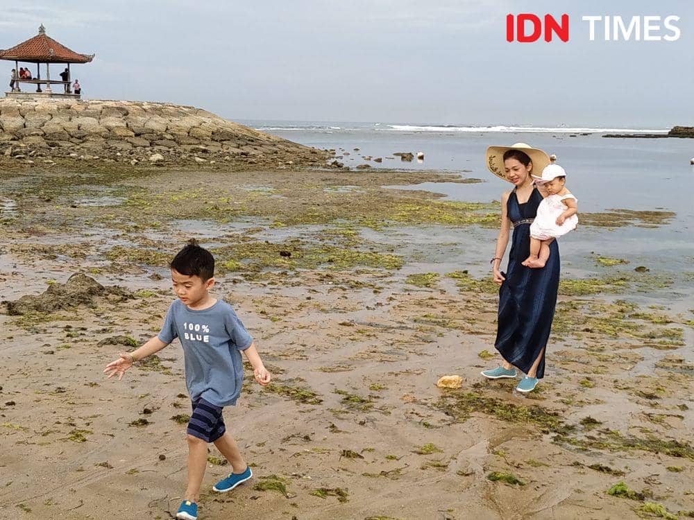 Maya Septha dan keluarga liburan di Club Med, Bali. 27 Desember 2019. IDN Times/Nadia Umara