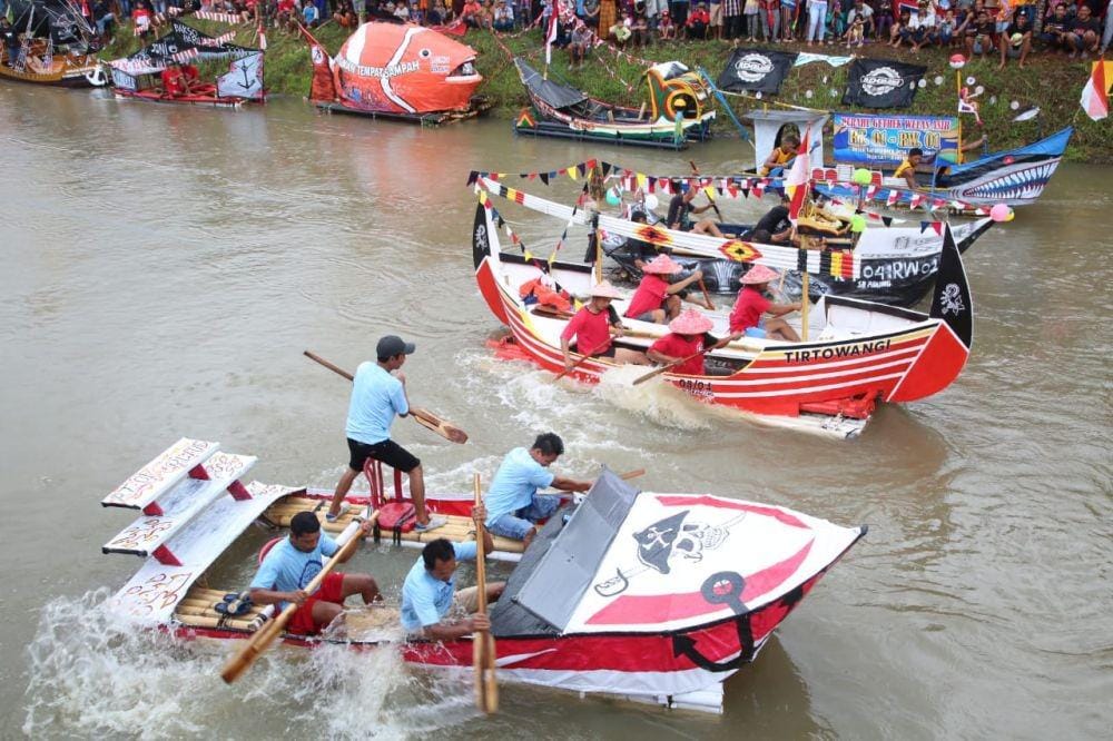 Lomba balap gethek di sungai, jaga kerukunan antar warga. IDN Times/Istimewa