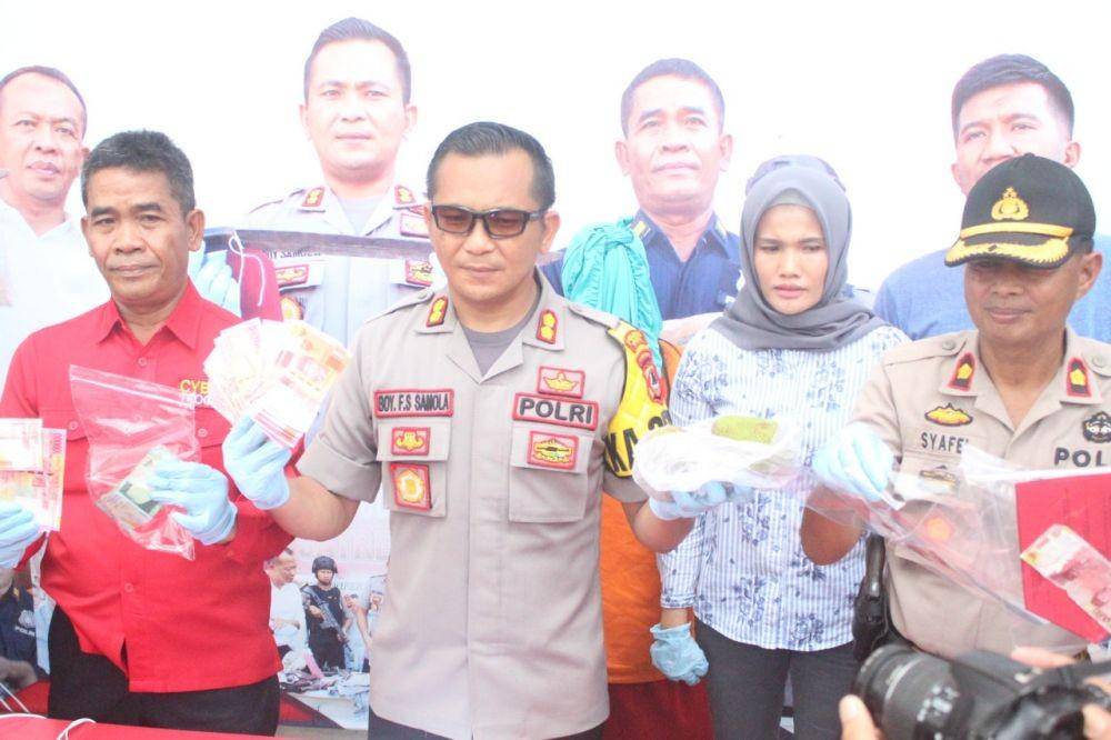 Kapolres Gowa AKBP Boy Samola dalam ekspos tangkapan pelaku pengedar uang palsu Rp10 juta / Istimewa
