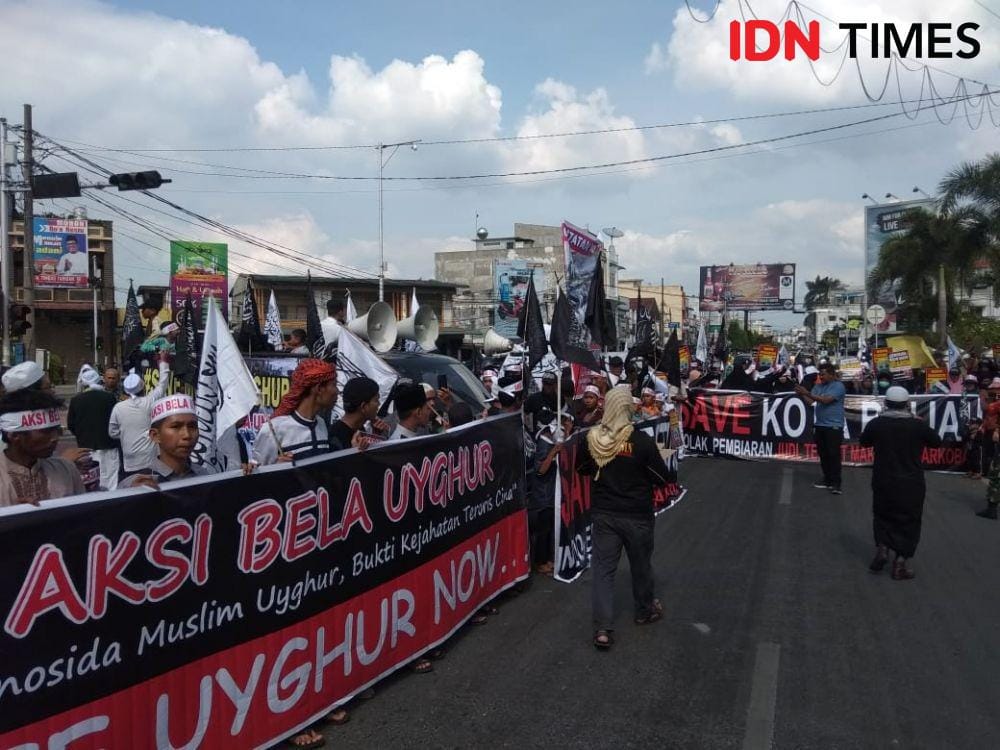 Aksi solidaritas untuk muslim Uighur di Binjai (IDN Times/Bambang Suhandoko)