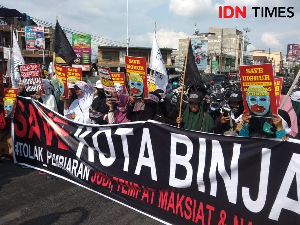 Aksi solidaritas untuk muslim Uighur di Binjai (IDN Times/Bambang Suhandoko)