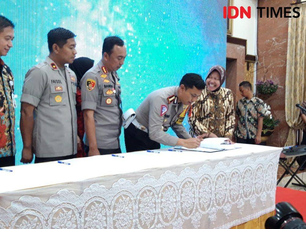 Penandatanganan nota kesepemahaman E-TLE Surabaya, Jumat (27/12). IDN Times/Fitria Madia