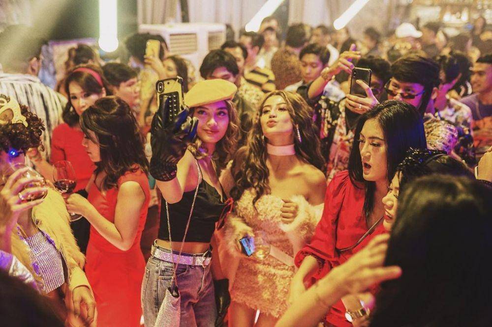 instagram.com/awkarin