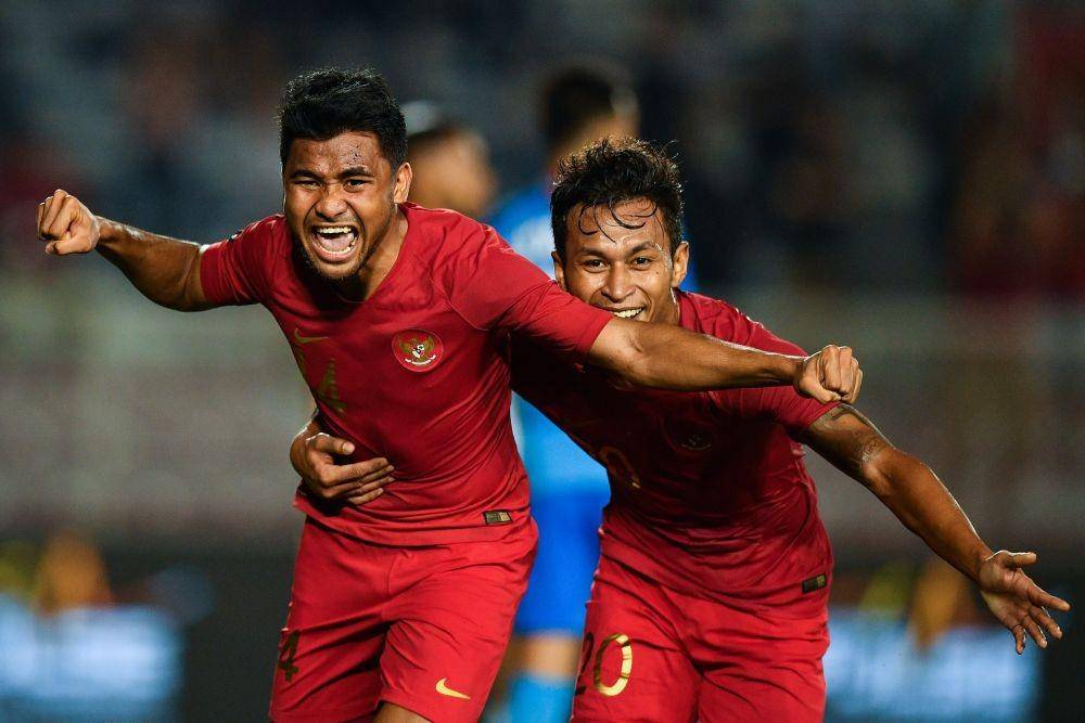 Pemain Timnas U-22 Indonesia Asnawi Mangkualam Bahar (kiri) (ANTARA FOTO/Sigid Kurniawan)