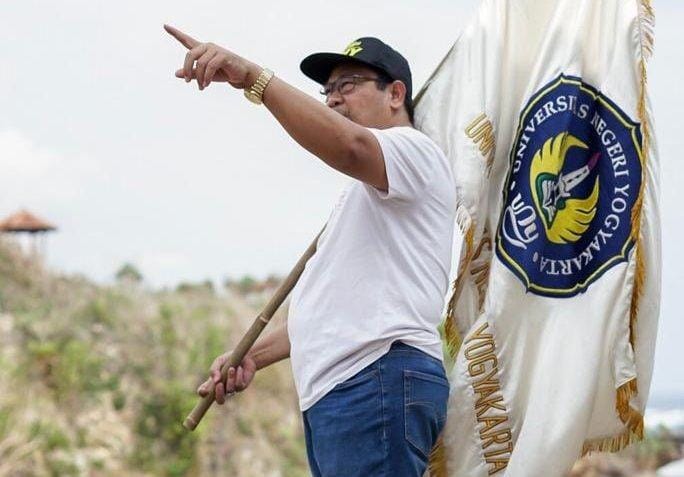 Twitter.com/@sutrisna_wibawa