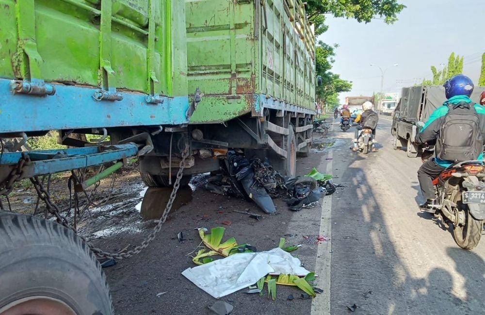 Kendaraan truk gandeng yang ditabrak korban. IDN Times/Istimewa