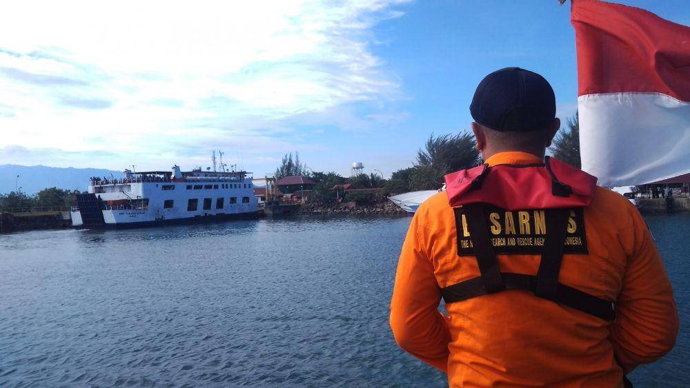 Memantau feri yang merapat di Pelabuhan Penyeberangan Ulee Lheue, Kota Banda Aceh (IDN Times/Saifullah).