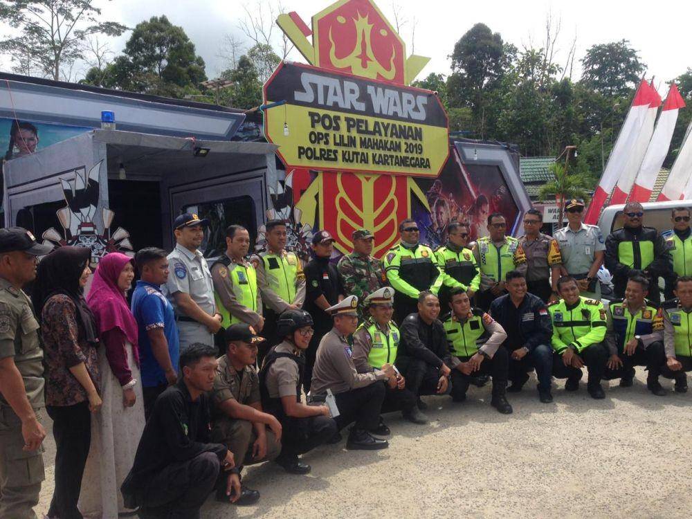 Pos Pelayanan Operasi Lilin Mahakam 2019 Polres Kukar dengan tema Star Wars (Dok.IDN Times/Istimewa)