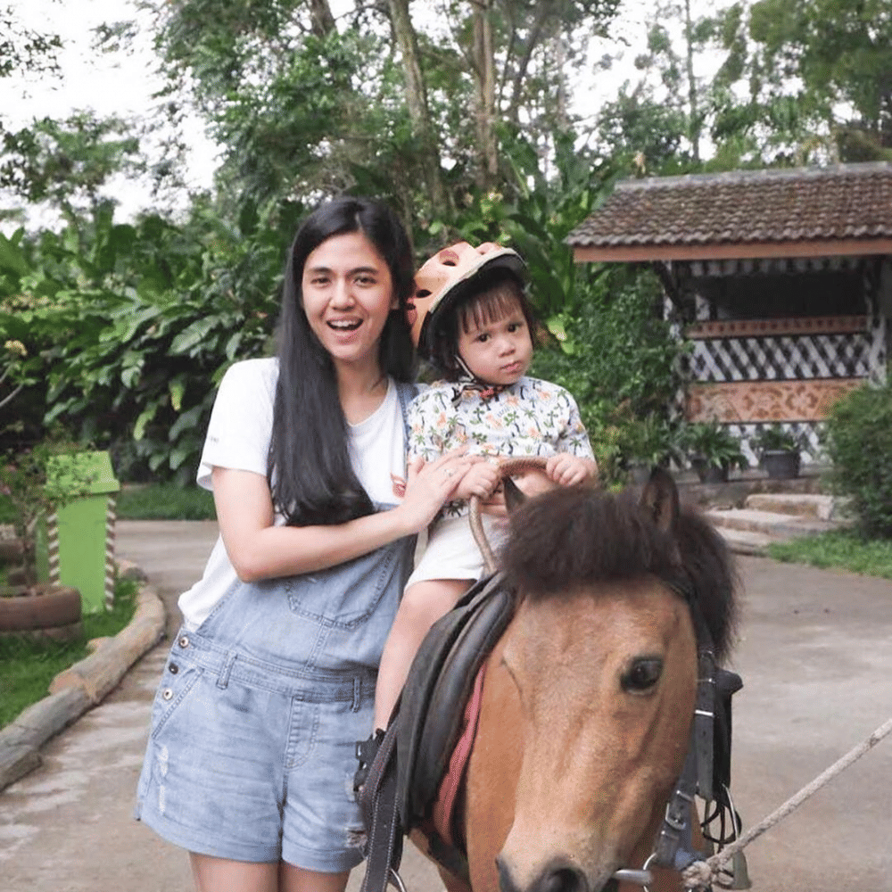 Instagram.com/putriuna