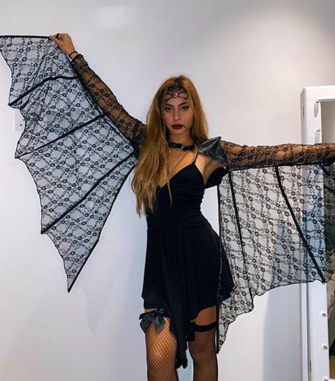 Instagram.com/valerieethomas