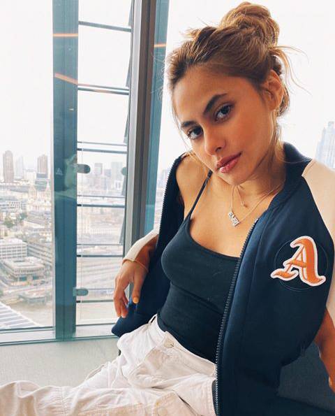 Instagram.com/valerieethomas