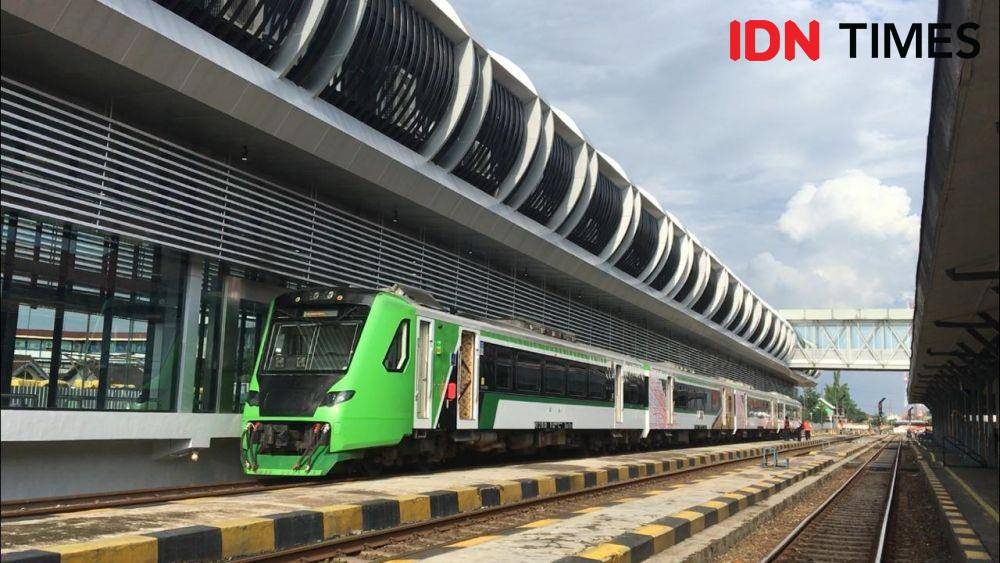 KA Bandara Adi Soemarmo mulai dioperasikan Minggu (28/12). Selama dua bulan ke depan penumpang tak dikenakan tarif alias gratis. IDN Times/Larasati Rey