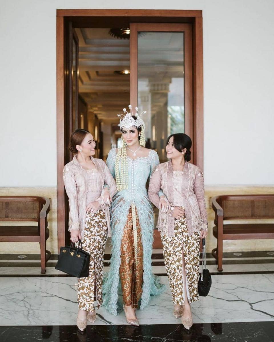 instagram.com/tanianadiraa