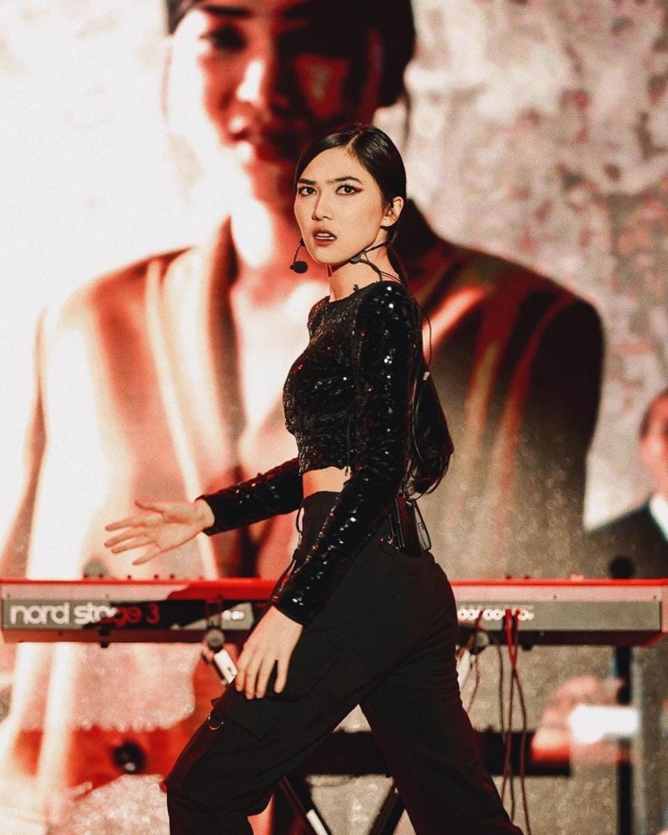 instagram.com/isyanasarasvati