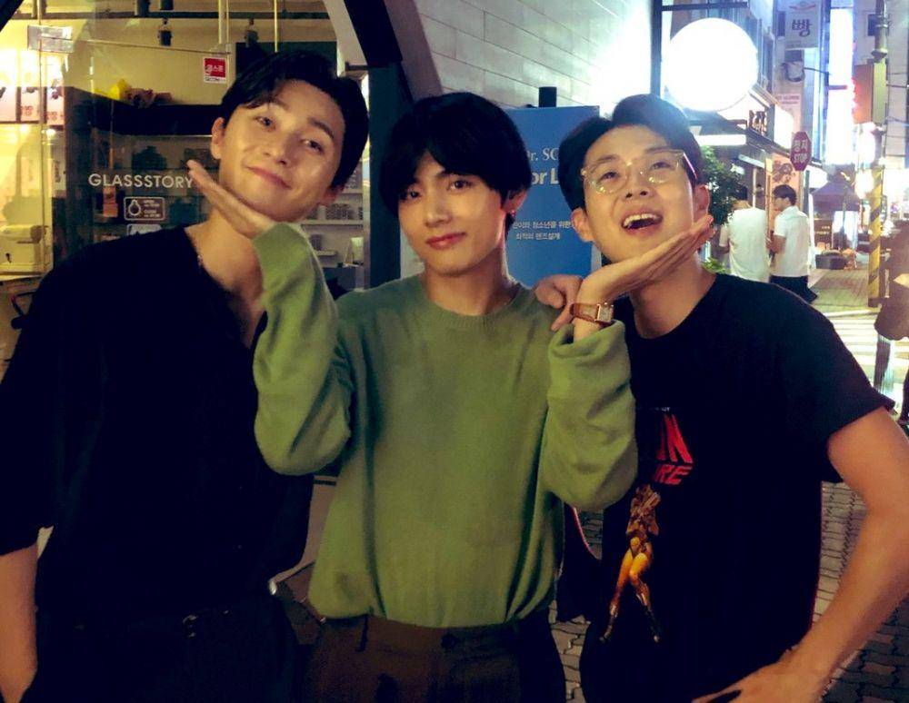 twitter.com/BTS_twt