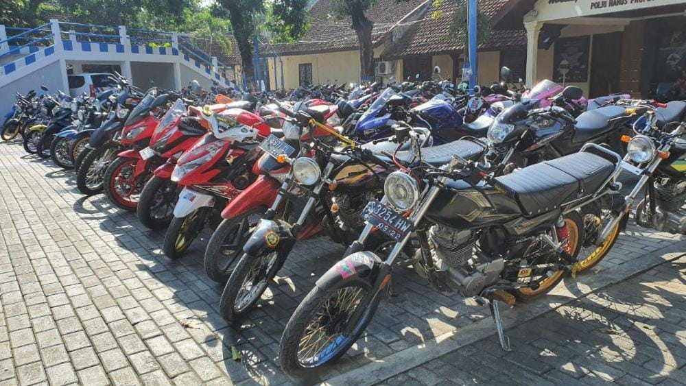 Puluhan motor diamankan di Mapolres Bojonegoro. IDN Times/istimewa