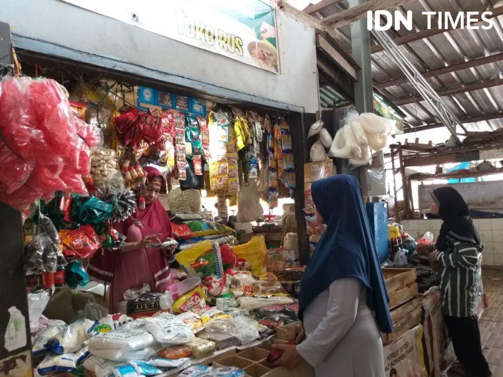 Suasana pedagang di Pasar Sekip Ujung Palembang (IDN Times/Feny Maulia Agustin)