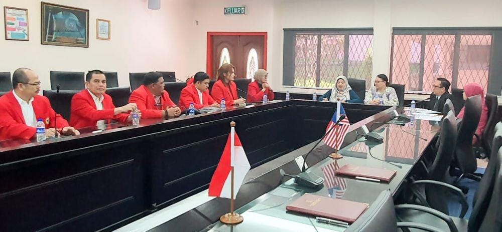 Penandatanganan MoA antara Fakultas Hukum Unhas dengan UKM Malaysia di Kuala Lumpur, Senin (30/12). IDN Times/Istimewa