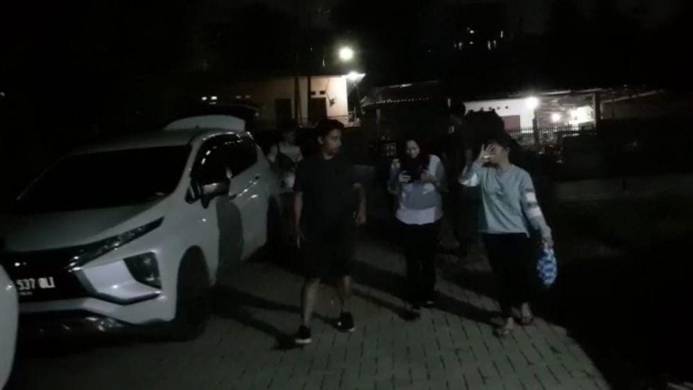 Polisi amankan empat orang terduga penyalah guna narkoba di Perumahan Regency, Balikpapan Selatan, Rabu (25/12). Sumber: Istimewa