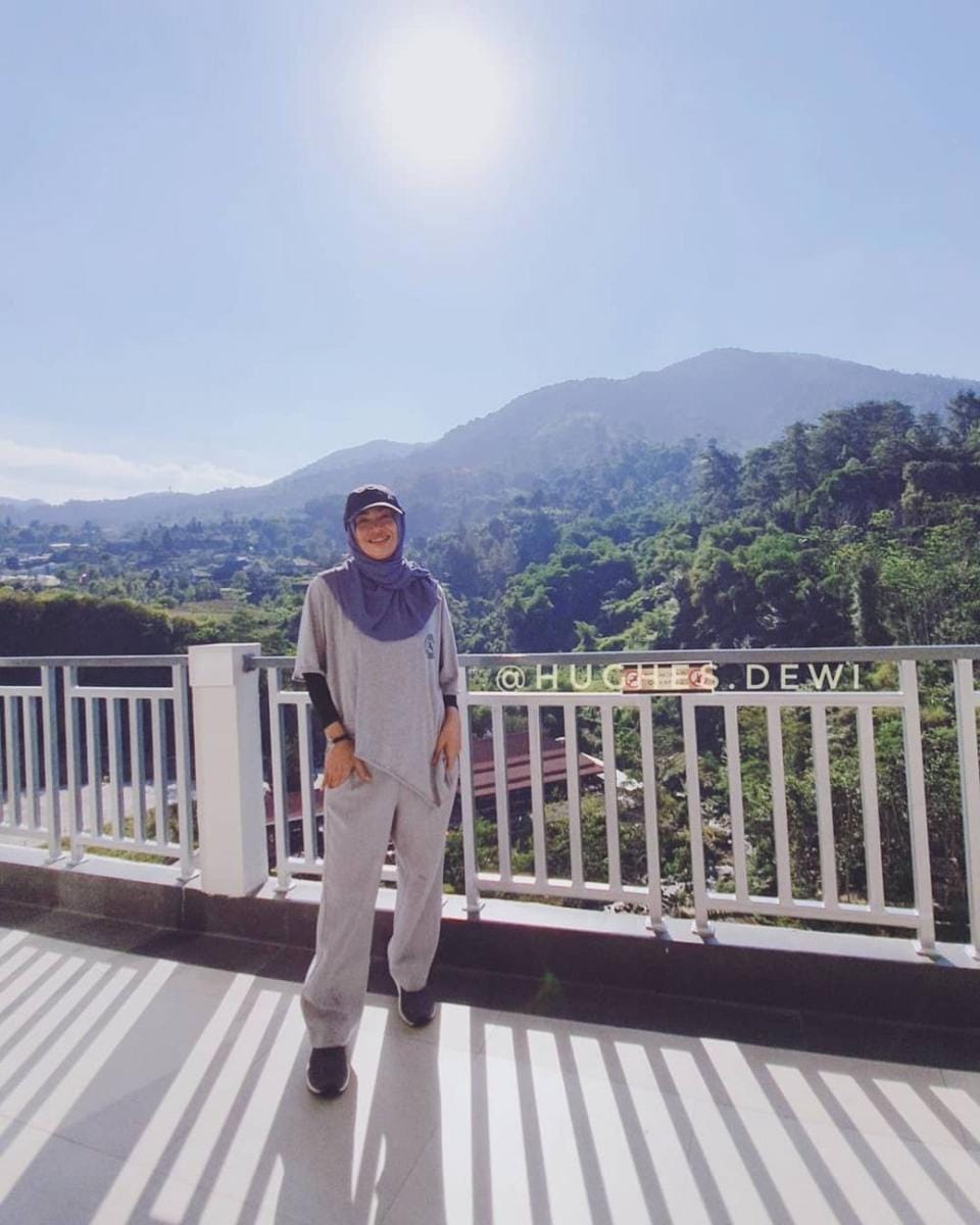 instagram.com/hughes.dewi