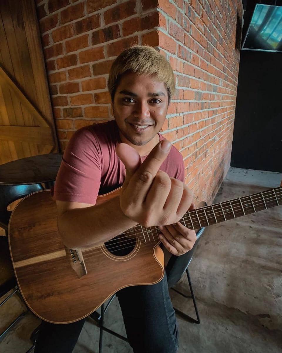 instagram.com/aku_naura