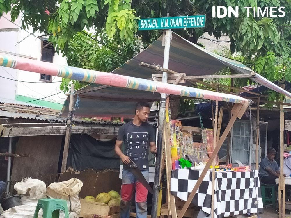 Pedagang kembang api di kawasan pasar 26 Ilir (IDN Times/Feny Maulia Agustin)