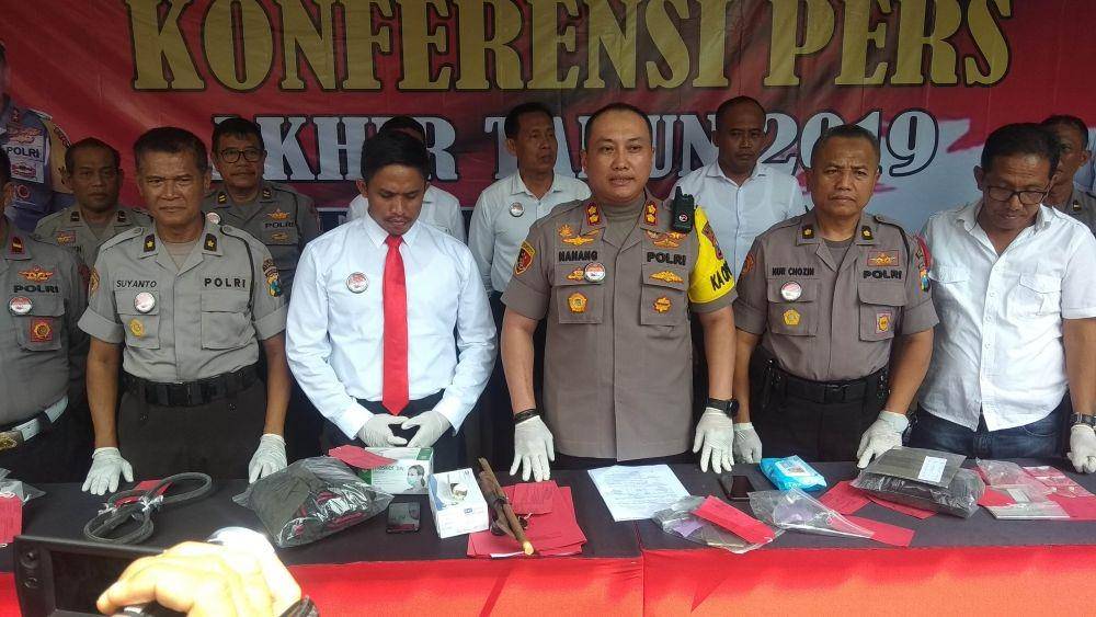 Kapolres Tuban didampingi para kasat saat menggelar rilis di Mapolres Tuban. IDN Times/Imron