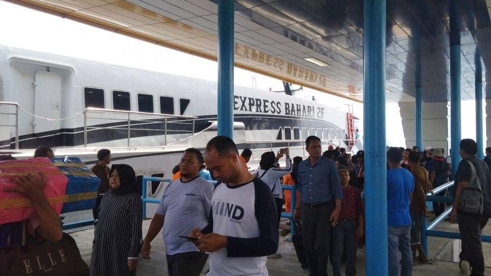 Penumpang kapal cepat yang baru tiba di Pelabuhan Balohan, Sabang (IDN Times/Saifullah)