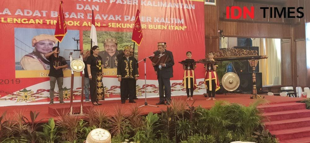 Acara Pelantikan Kepala Adat Besar Dayak Paser Kalimantan dan Kepala Adat Besar Dayak Paser Kalimantan Timur di Balikpapan, Senin 30 Desember 2019 (IDN Times/Maulana)