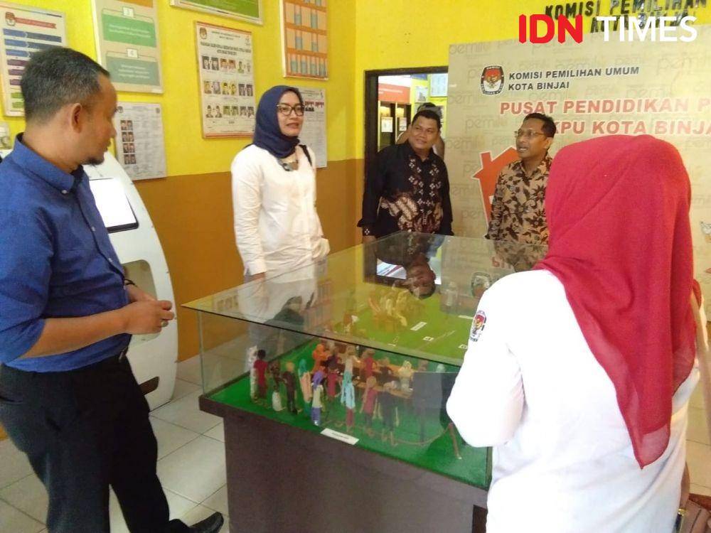 Komisioner KPU RI Evi Novida Ginting saat kunjungan kerja ke KPU Binjai (IDN Times/Bambang Suhandoko)