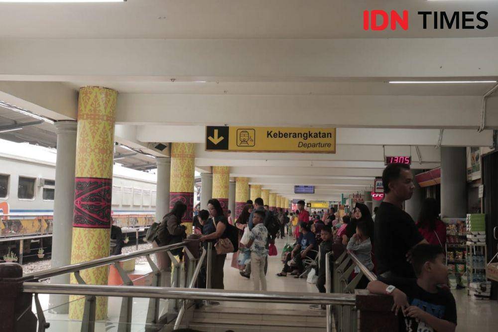 Suasana Stasiun Kereta Api Medan saat Natal dan Tahun Baru (IDN Times/Yurika Febrianti)