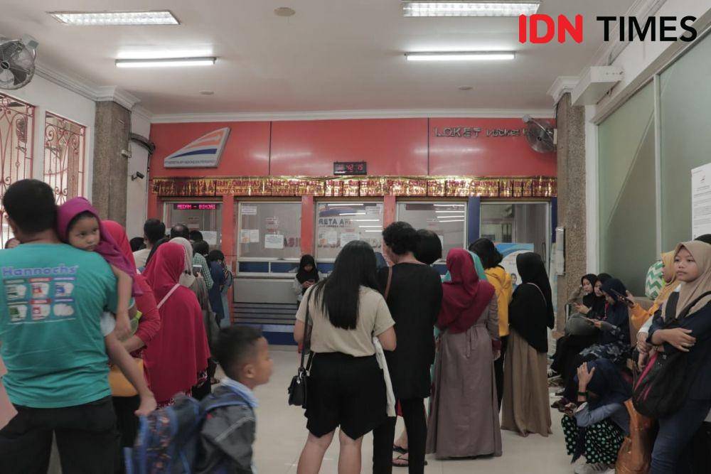 Suasana Stasiun Kereta Api Medan saat Natal dan Tahun Baru (IDN Times/Yurika Febrianti)
