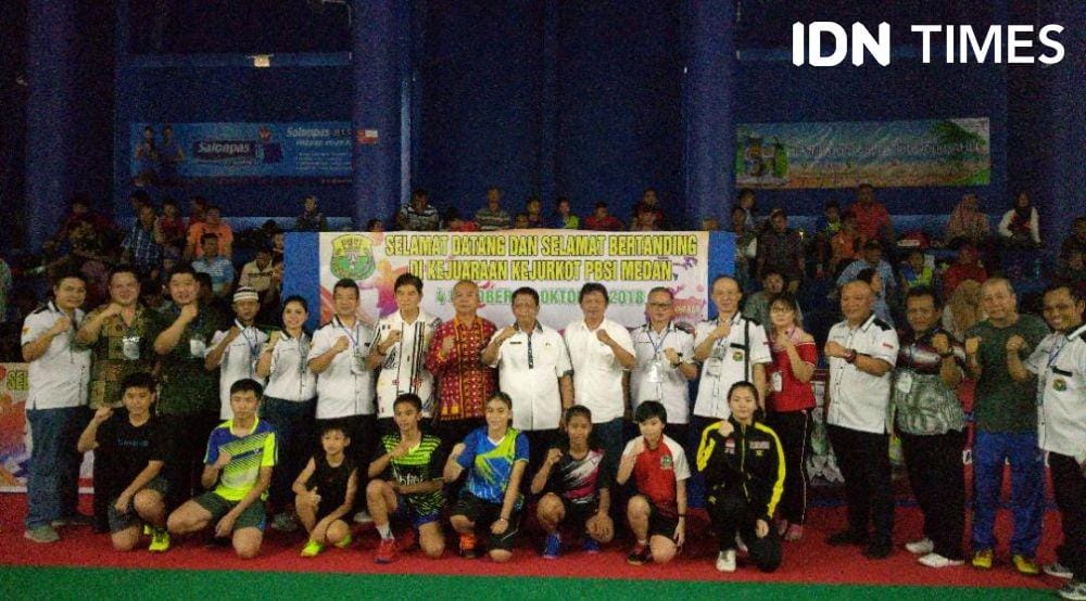 PBSI Sumut saat menghadiri Kejurkot PBSI Medan (IDN Times/Hasudungan)