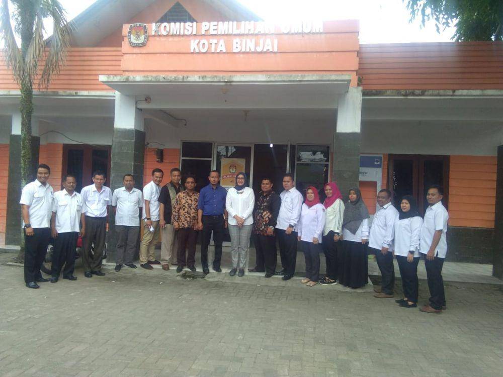 Ketua Divisi Teknis Penyelenggara Pemilu KPU RI Evi Novida Ginting Manik mengunjungi kantor KPU Binjai (Dok. IDN Times)