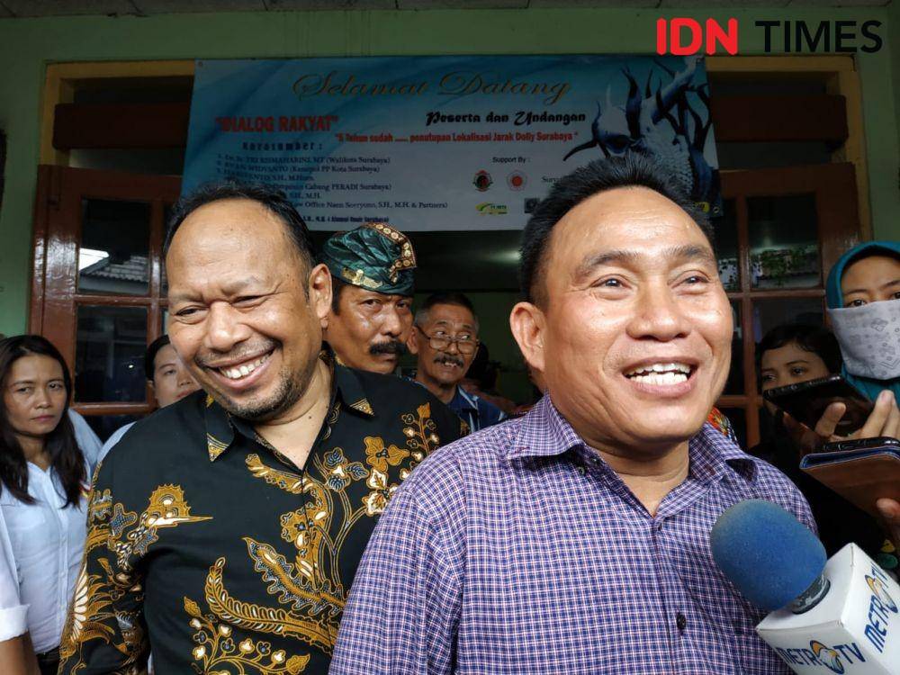 Ketua DPC Peradi Surabaya Hariyanto (tengah) saat acara diskusi 5 tahun penutupan lokalisasi Dolly, Senin (30/12). IDN Times/Fitria Madia