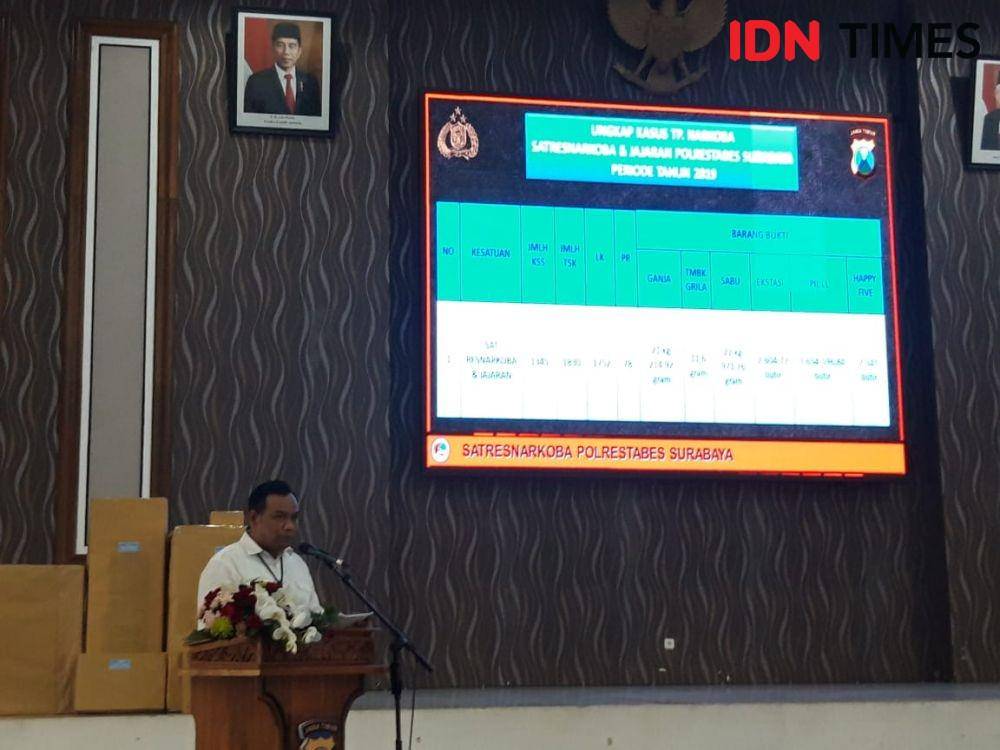 Kasatreskoba Polrestabes Surabaya Kompol Memo Ardian saat konferensi pers akhir tahun, Senin (30/12). IDN Times/Fitria Madia