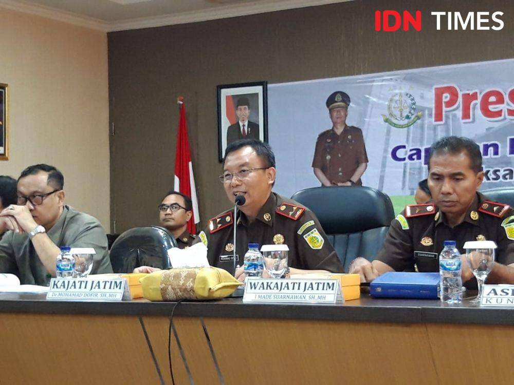 Kajati Jatim Mohamad Dhofir saat konferensi akhir tahun di kantornya, Selasa (31/12). IDN Times/Fitria Madia