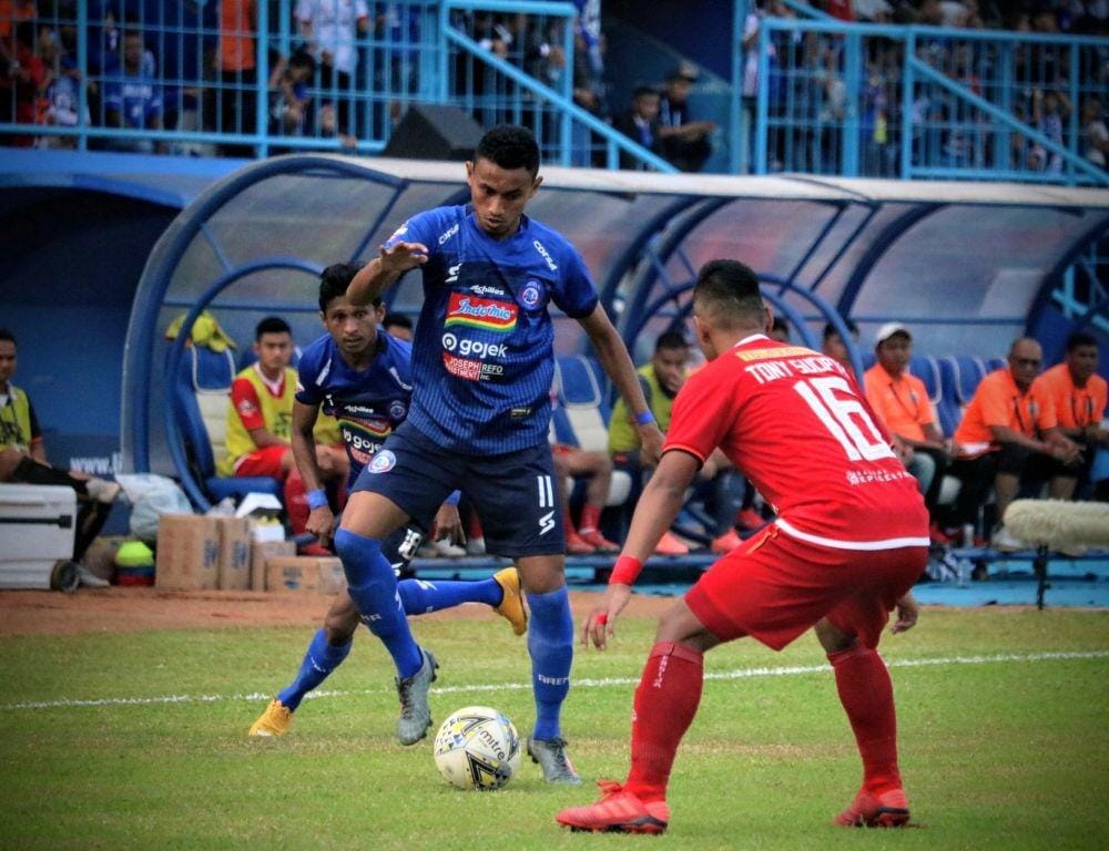 Rifaldi Bawuo (kiri) musim depan tak lagi berkostum Arema FC. IDN Times/ Alfi Ramadana