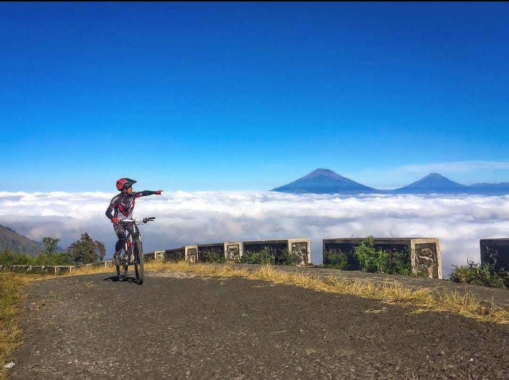 instagram.com/telomoyo_mountain