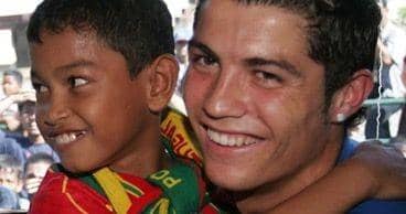 Ronaldo dan Martunis kecil (IDN Times/Dokumen Pribadi Martunis)