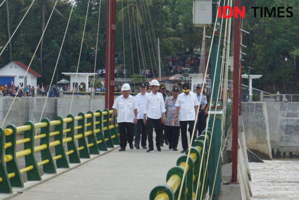 Presiden Jokowi meresmikan Bendung Kamijoro di Kulon Progo. IDN Times/Tunggul Damarjati