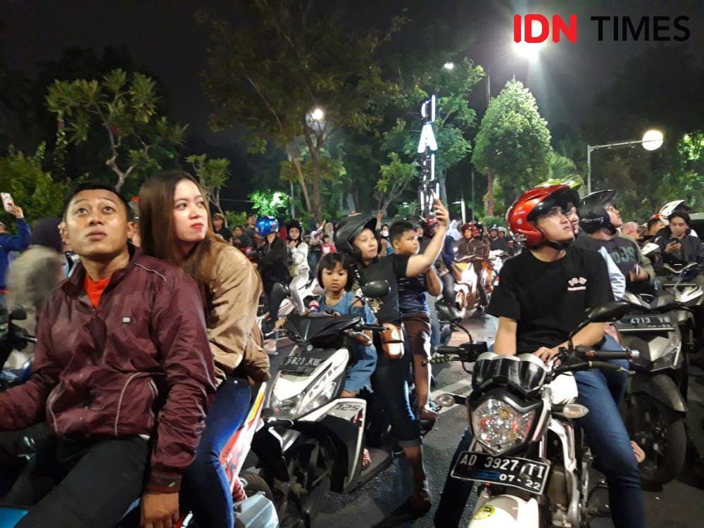 Suasana pergantian tahun baru di Taman Bungkul. IDN Times/Fitria Madia