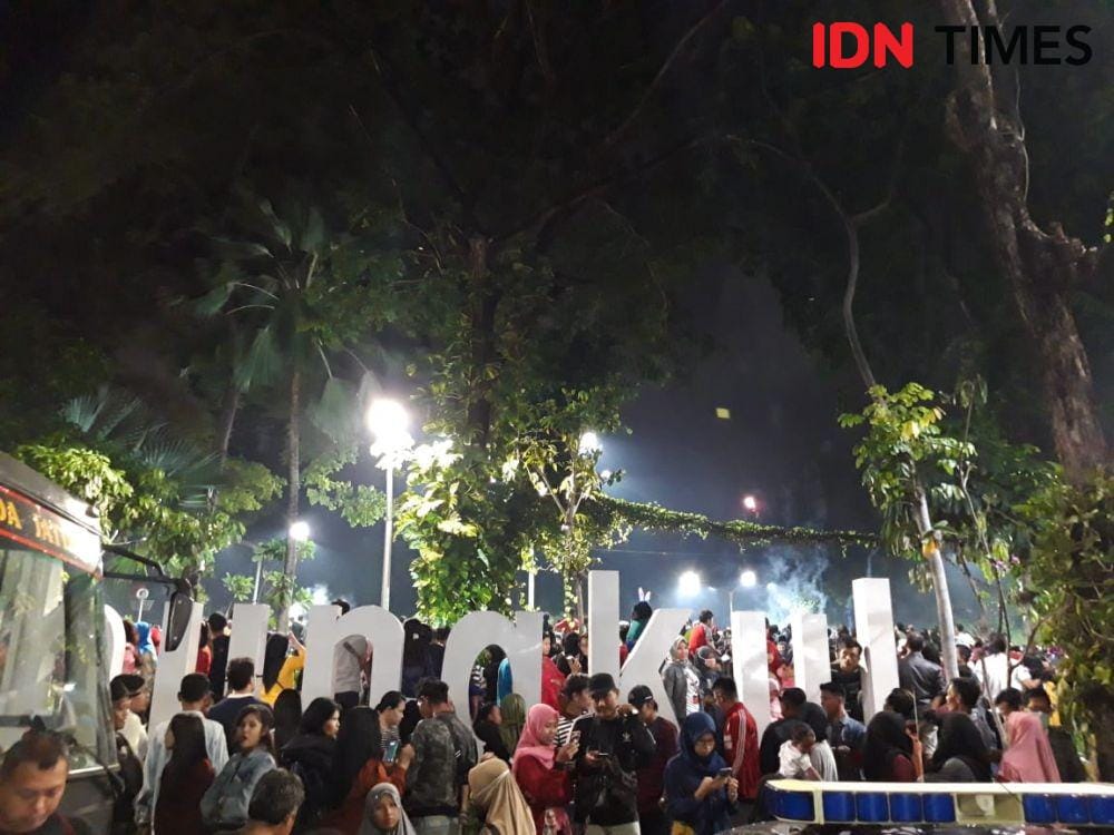 Suasana pergantian tahun baru di Taman Bungkul. IDN Times/Fitria Madia