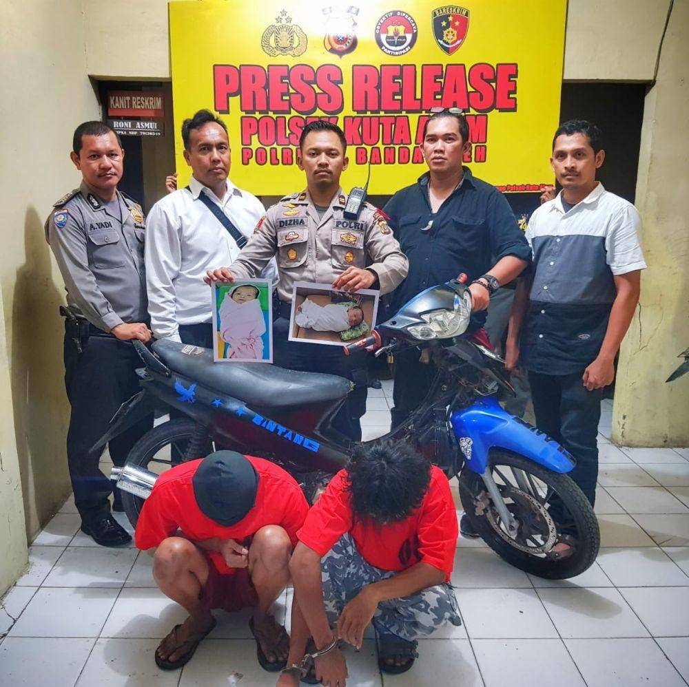 YS dan seorang remaja, diamankan di Polsek Kuta Alam (IDN Times/Polsek Kuta Alam)