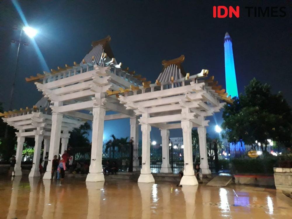 Suasana Tugu Pahlawan jelang Tahun Baru 2020, Selasa malam (31/12). IDN Times/Fitria Madia
