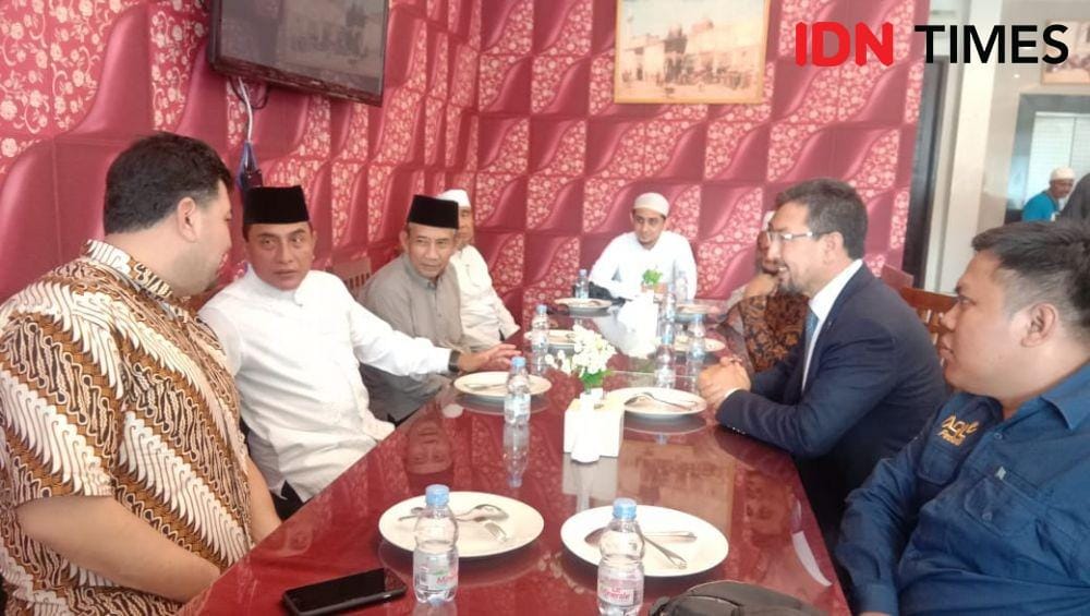 Gubernur Sumut dalam pertemuan bersama Presiden Majelis Nasional Turkistan Timur, Seyit Tümtürk (IDN Times/Indah Permata Sari)